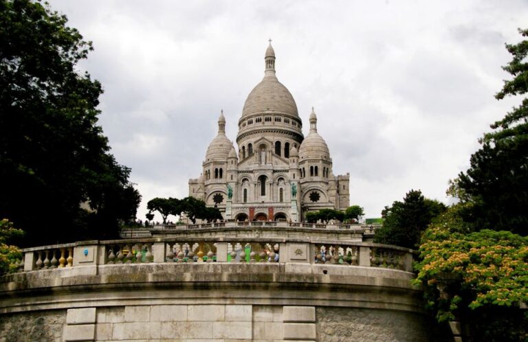 Montmartre Self Guided Walking Tour And Scavenger Hunt Explore Montmartres Iconic Landmarks