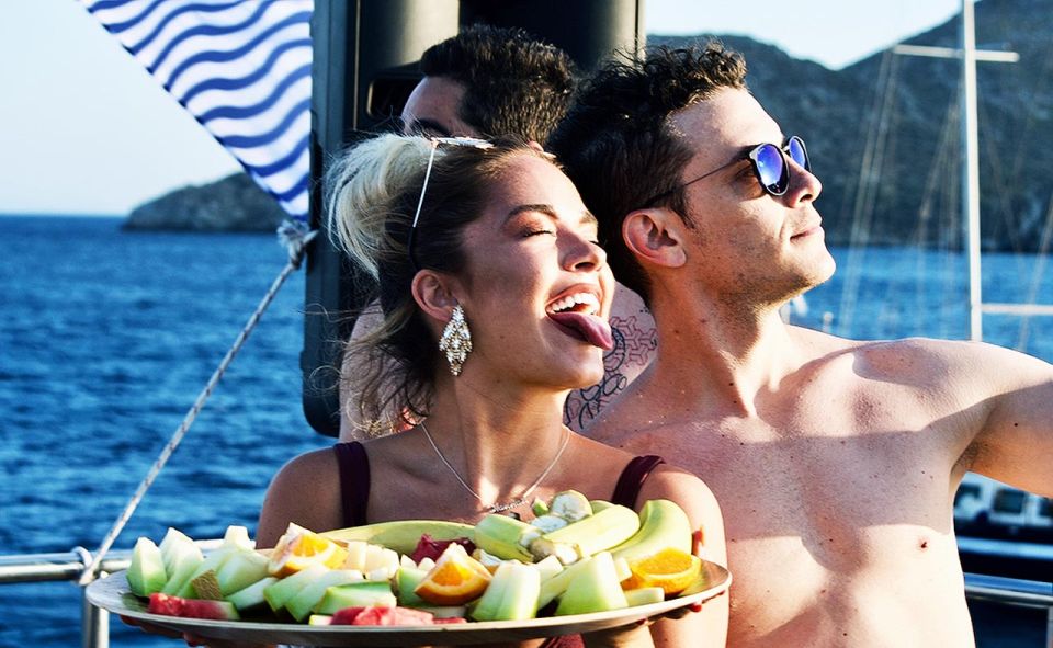 Mykonos: Sunset Boat Party With Open Bar & Live DJ - Activity Overview