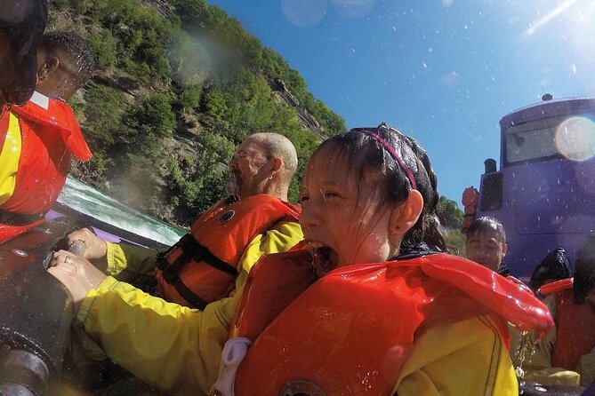 Niagara Falls Canada Open Top (wet) Jet Boat Tour Whats Included