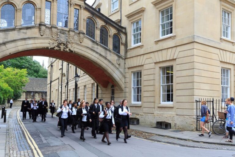 Oxford: Alumni Led Walking Tour W/ New College Entry Option Tour Overview