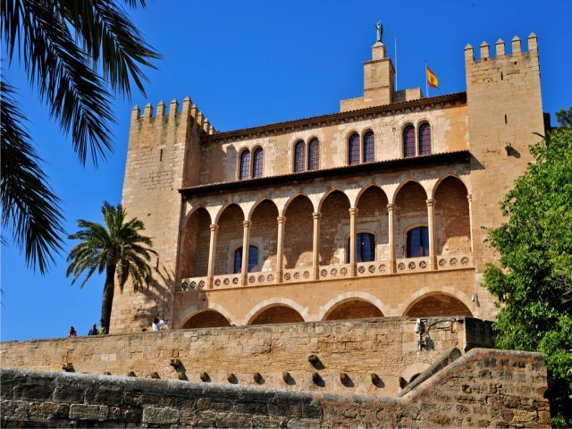 Palma De Mallorca: Guided Tour of the Old Town - Tour Duration and Availability