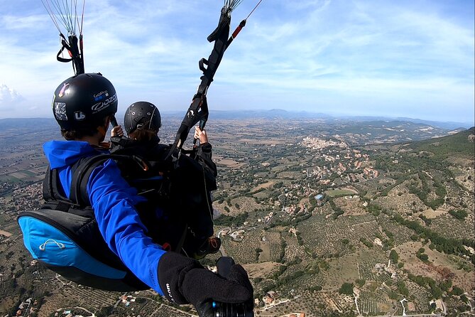 Paragliding Flight Over the Gardens of Ninfa - Activity Overview