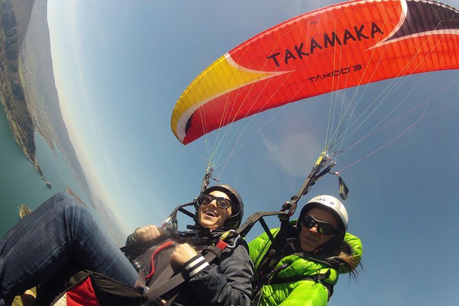 Paragliding Performance Flight Over The Magnificent Lake Annecy Overview Of Paragliding Adventure