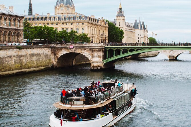 Paris - One Hour Seine River Cruise With Recorded Commentary - Overview of the Cruise Experience