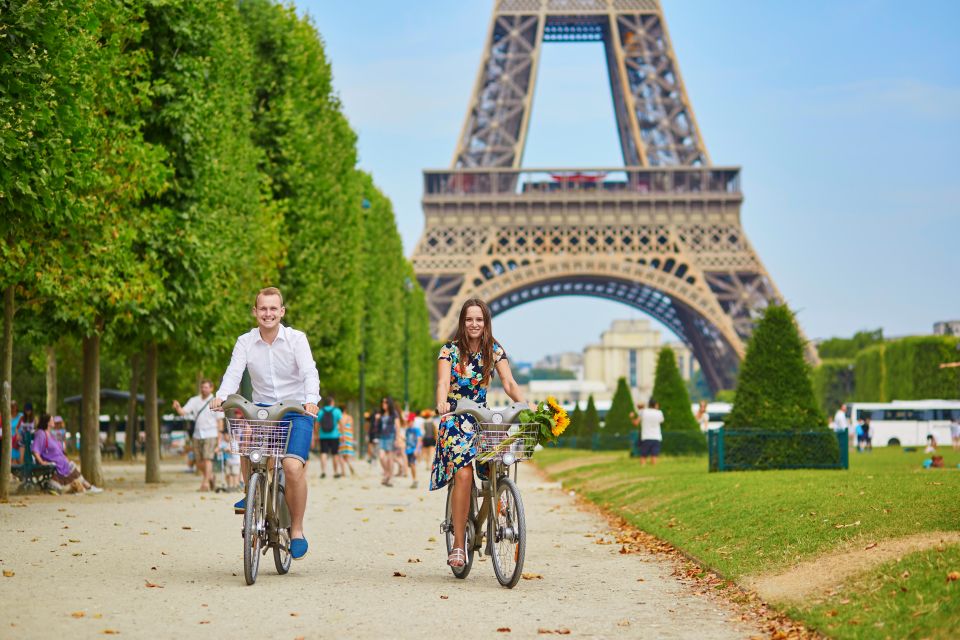 Paris: Private Bike Tour of Old Town and Top Attractions - Tour Overview