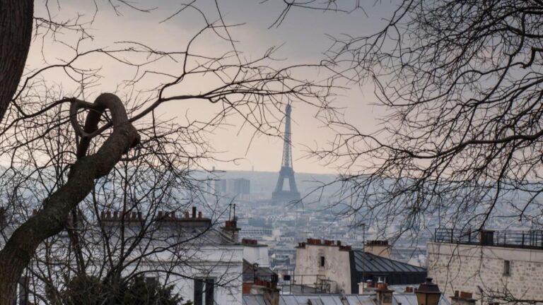 Paris:private Montmartre Tour & Sacre Coeur With Local Guide Explore The Montmartre Neighborhood