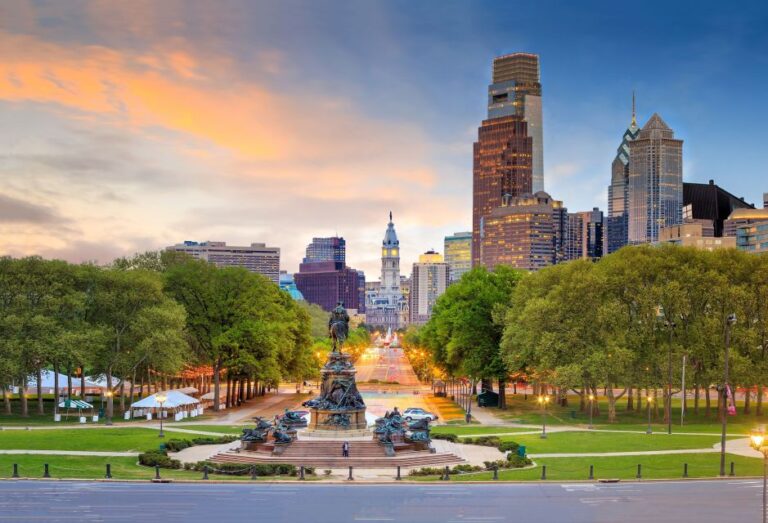 Philadelphia: Small Group Tour W/ Liberty Bell & Cheesesteak Tour Details