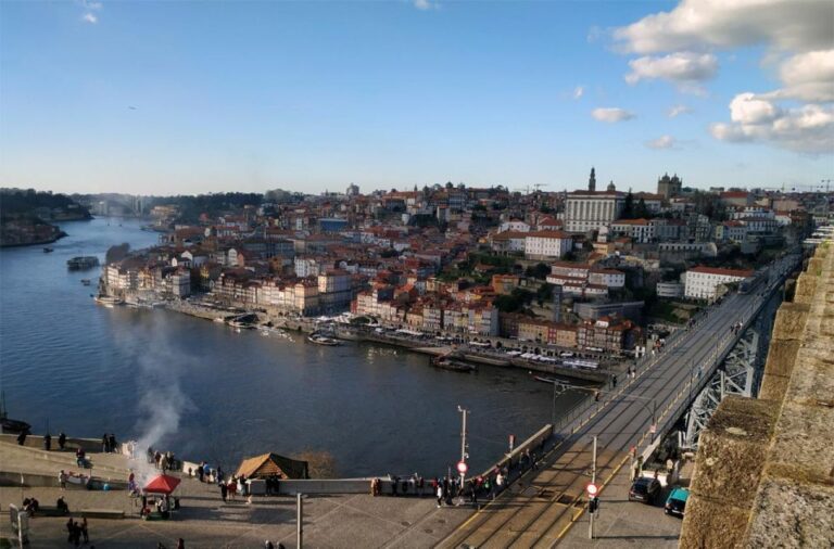 Porto: City Highlights Halfday Tour With Hotel Pickup Porto Cathedral And São Bento Station