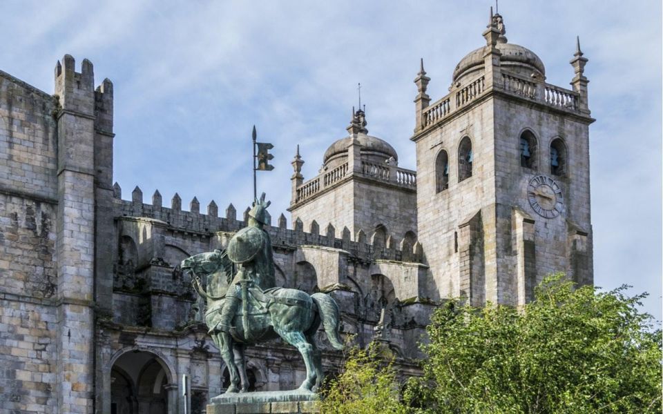 Porto's Old Town: Amazing Secrets and Fresh Scoops - Activity Overview