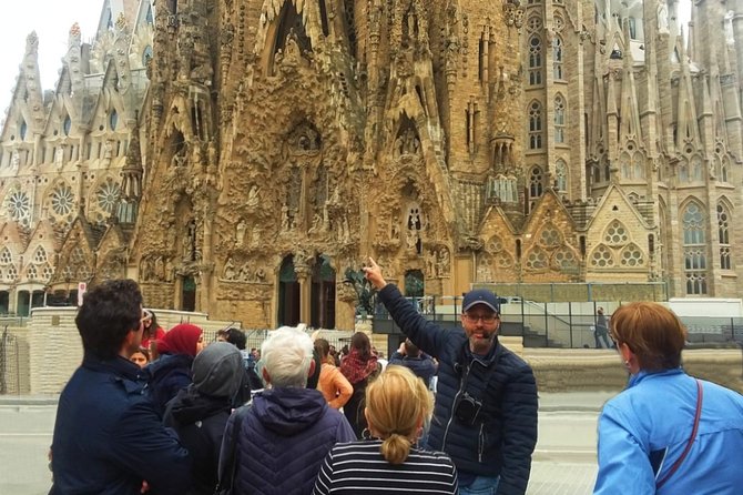 Private Barcelona and Sagrada Familia Tour With Hotel Pick-Up - Tour Highlights