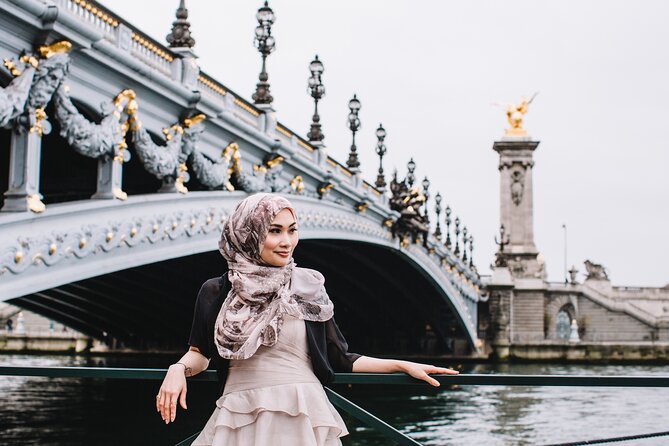 Private Vacation Photography Session With Local Photographer In Paris Capture Iconic Parisian Moments