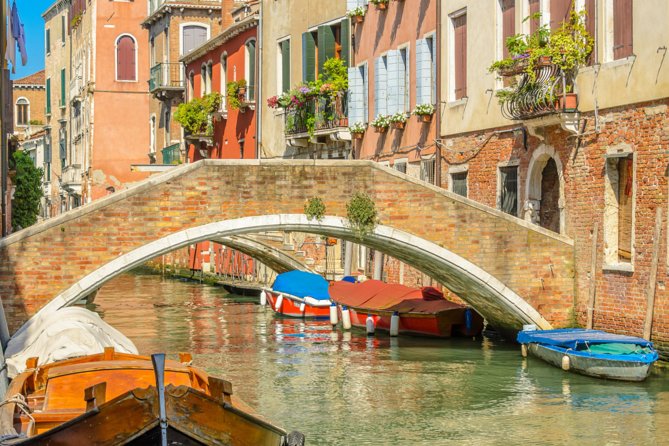 Private Venetian Island Tour: Murano Glassblowing & Prosecco Highlights