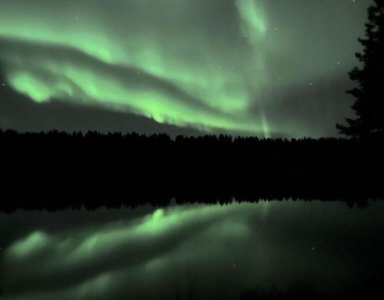 Rovaniemi : Private Midnight Aurora Borealis Expedition Unforgettable Midnight Aurora Expedition