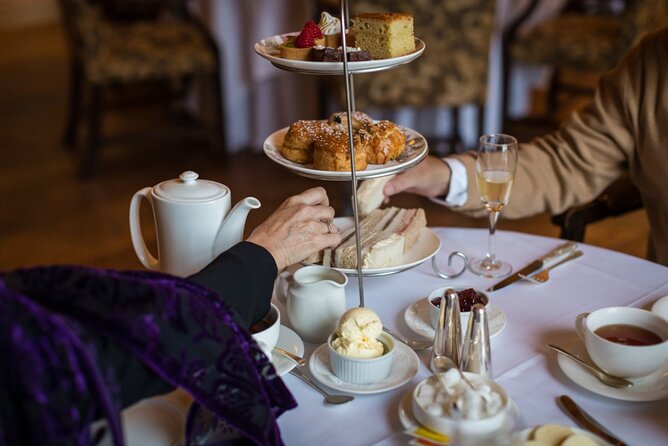 Royal Neighbourhoods Walk With Luxury Afternoon Tea - Landmarks Seen During the Walking Tour