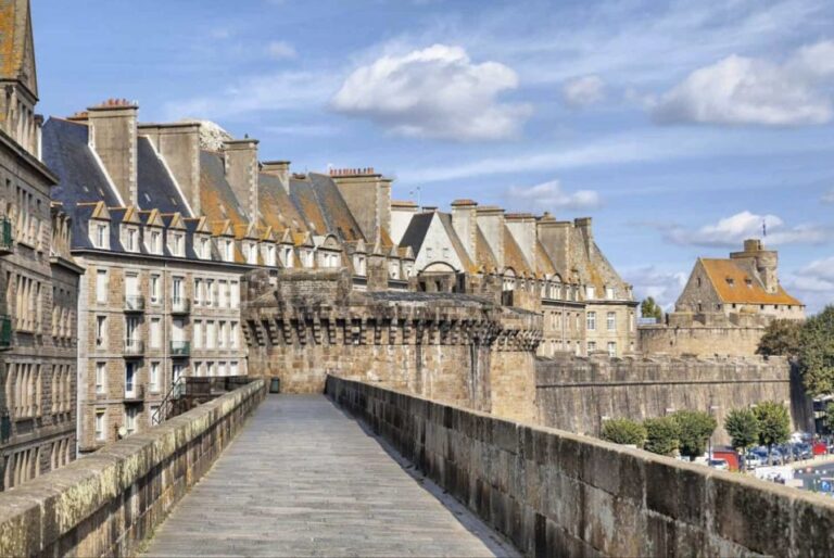 Saint Malo: 2 Hour Private Walking Tour & Commentary Tour Details