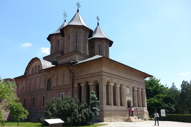 Searching For Dracula: Private Day Trip From Bucharest Exploring Poienari Fortress