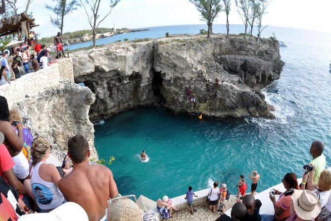 Seven Mile Beach And Ricks Cafe Private Tour. Inclusions