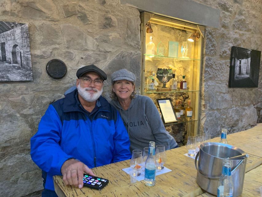 Stirling: Old Town Walking Tour With Gin Tasting - Exploring Stirlings Old Town