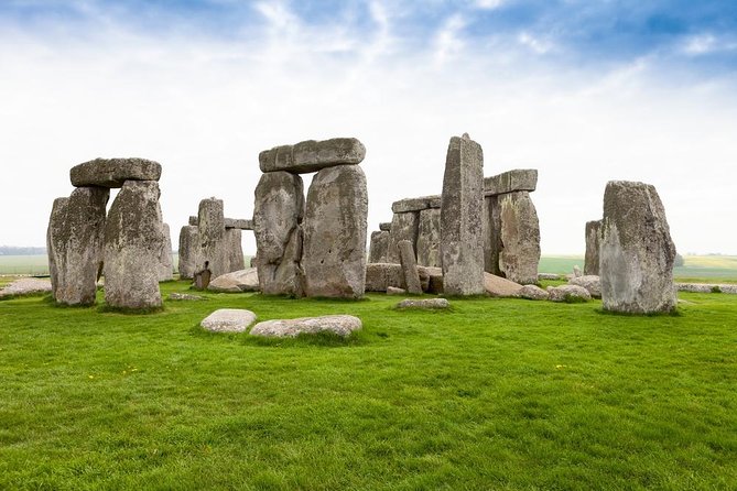 Stonehenge, Windsor Castle And Bath With Pub Lunch In Lacock Tour Overview