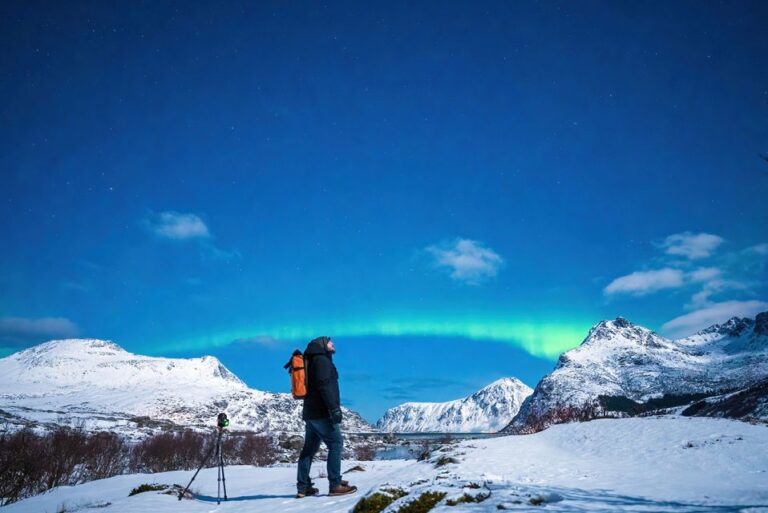 Svolvær's: Lofoten Northern Lights Hunt By Van With Snacks Overview Of The Tour