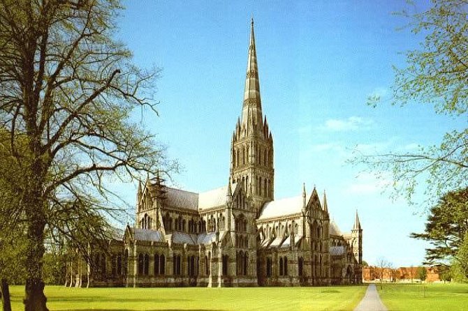 Tour of Salisbury and Stonehenge ,from Salisbury - Salisbury Cathedral and Its Landmarks