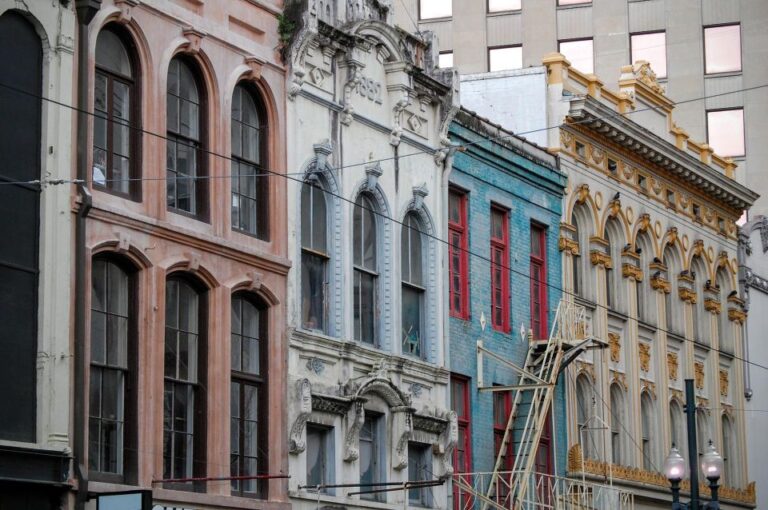 Uptown Elegance: New Orleans' Garden District Tour Overview