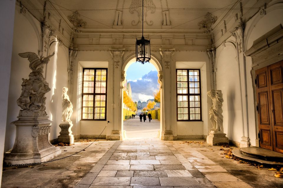 Vienna: Express Walk With a Local in 60 Minutes - Imperial Palaces and Regal Elegance