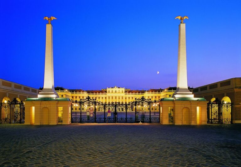 Vienna: Schönbrunn Palace Evening Tour, Dinner And Concert Activity Overview