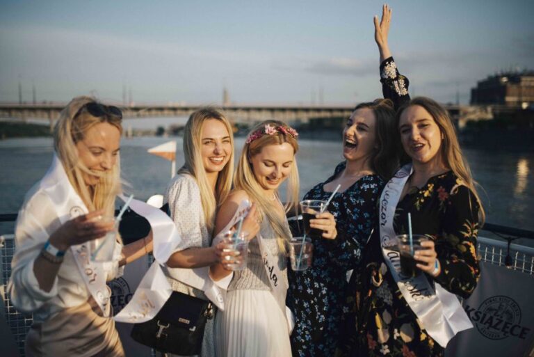 Warsaw: Boat Party With Unlimited Drinks &vip Club Entrance Activity Overview