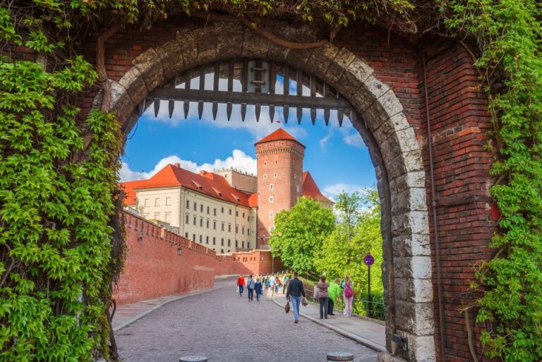 Wawel Castle & Cathedral Skip The Line Small Group Tour Tour Overview