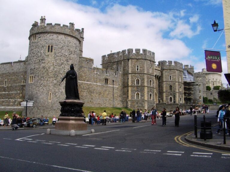 Windsor Castle Hampton Court Palace Private Tour With Ticket Oldest And Largest Occupied Castle