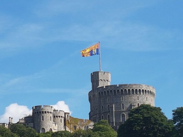 Windsor Castle & Hampton Court Palace Vip black Taxi Tour Tour Overview