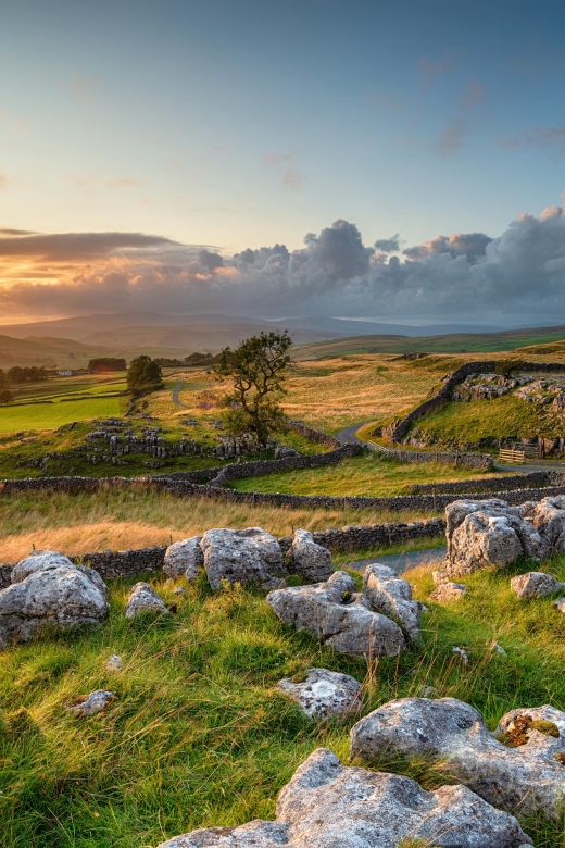 Yorkshire: Digital Self Guided Walk With Maps & Discount Detailed Tour Itinerary