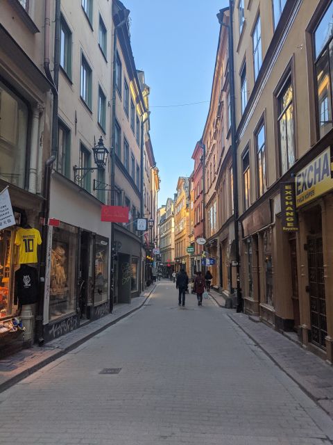 2-Hour Walking Tour in Stockholm - Key Points