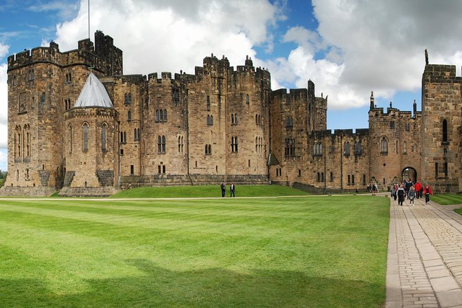 1 Day Alnwick Castle, Holy Island & Scottish Borders - Meeting and Departure Information