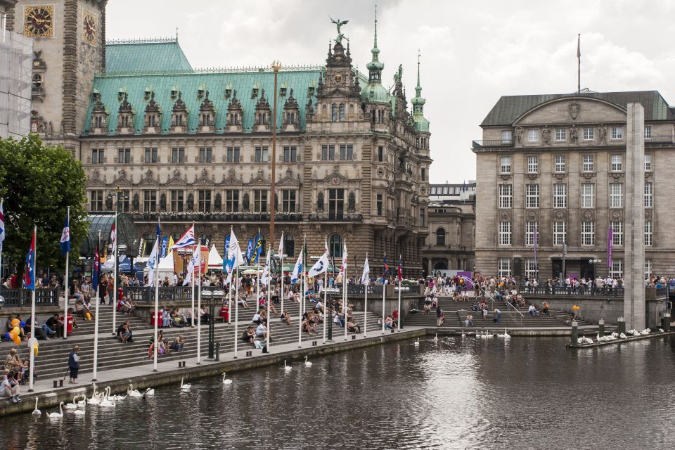 1-Day Hop-on/Hop-off Bus Tour of Hamburg Line D - Highlights and Attractions