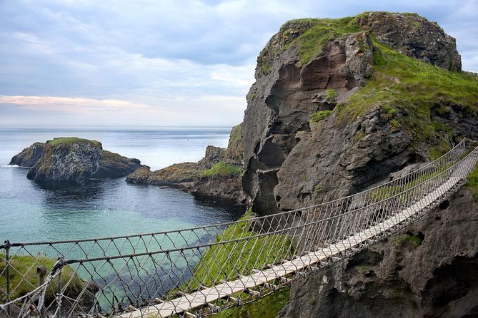 2-Day Northern Ireland Rail Tour: Belfast, Antrim Coast, and Giants Causeway - Meeting Point and Transportation