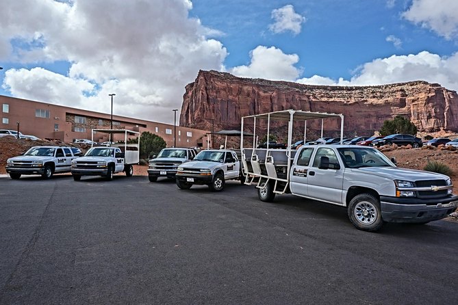 3.0 Hours of Monument Valleys Sunrise or Sunset 4×4 Tour - Meeting and Logistics