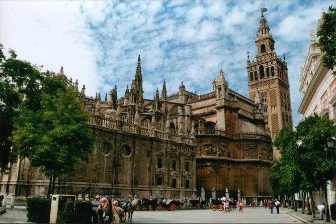 Alcazar, Cathedral, and Giralda With Entrance Included - Tour Inclusions and Exclusions