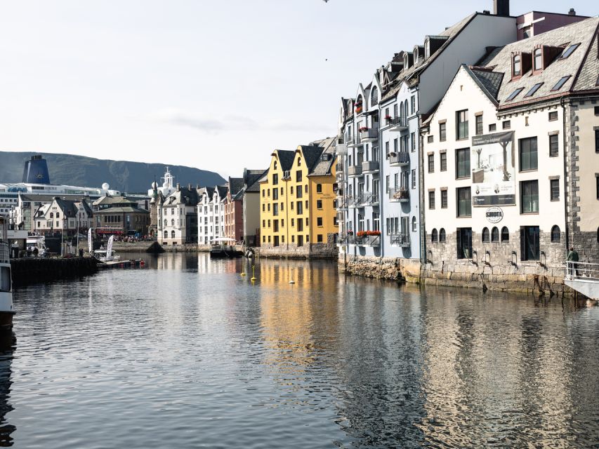 Ålesund: Culinary Delights on a Guided Food Walk - Discovering Local Cuisine