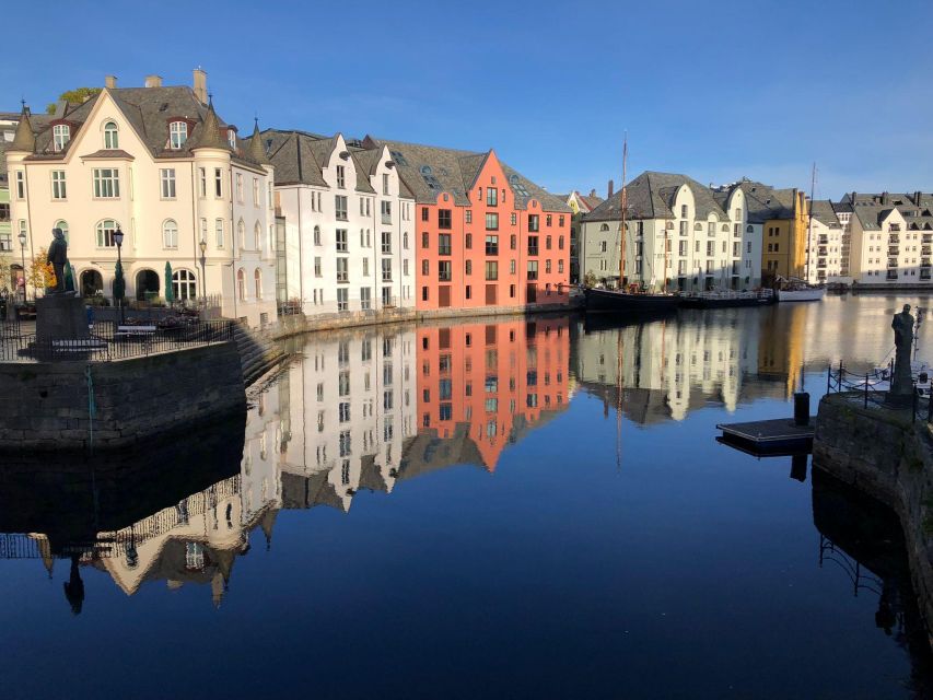 Ålesund: Giske and Godøy Islands Guided Sightseeing Tour - Itinerary