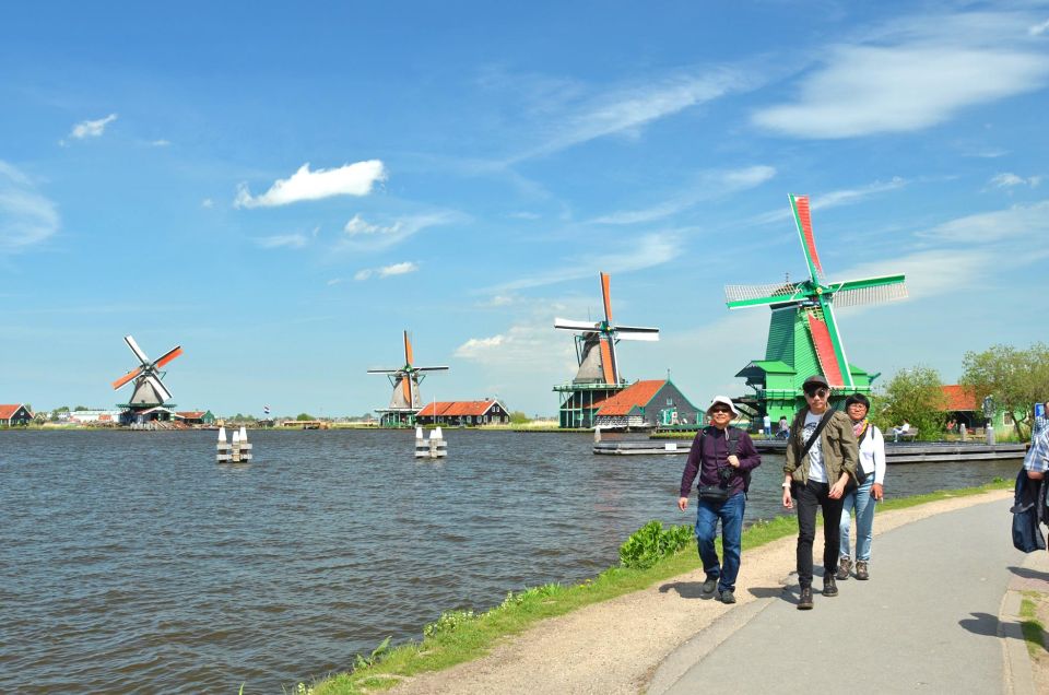 Amsterdam: Live-Guided Zaanse Schans & Cheese Tasting Tour - Itinerary