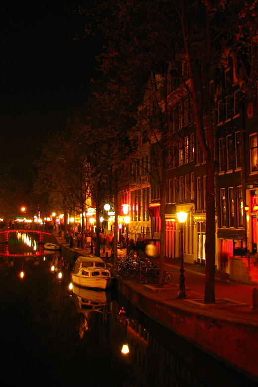 Amsterdam: Private Red Light District Tour in Spanish - Meeting Point