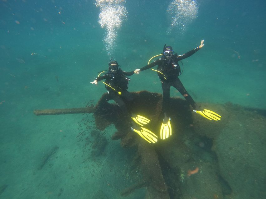 Angra Do Heroismo: SSI Try Scuba Program in a Shipwreck - Exploring the Shipwreck