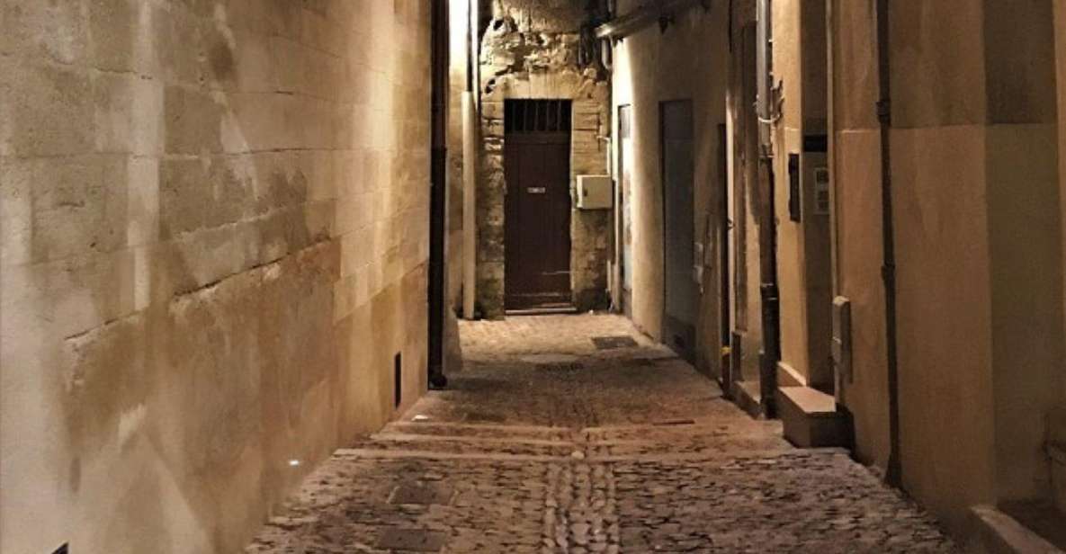 Avignon: The Night Amble Between Bourgeois and Christians - Tour Highlights