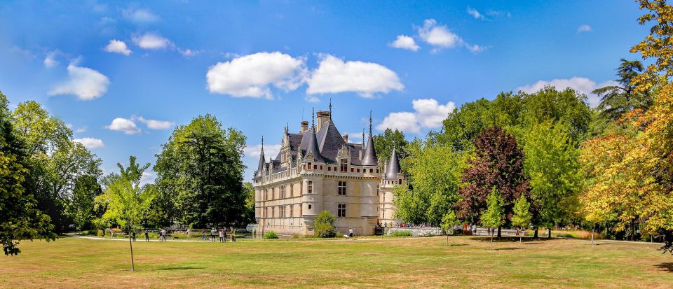 Azay-Le-Rideau Castle: Private Guided Tour With Ticket - Highlights of the Castle