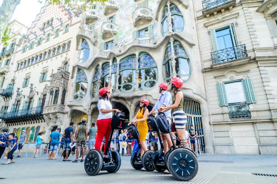 Barcelona: 2.5h Gaudí Segway Tour - Itinerary Highlights