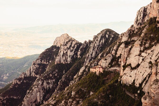 Barcelona Combo: Gothic, Tapas, Churros & Afternoon Montserrat - Timing and Meeting Point