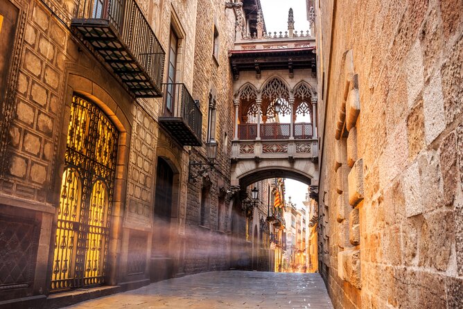 Barcelona Gothic Quarter Scavenger Hunt and City Highlights Walking Tour - Navigating the Tour With Smartphones