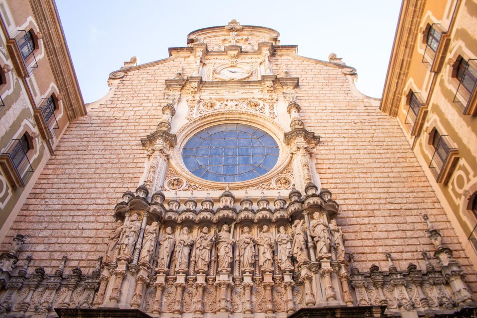 Barcelona: Montserrat Day Trip With Lunch and Wine Tasting - Itinerary Highlights